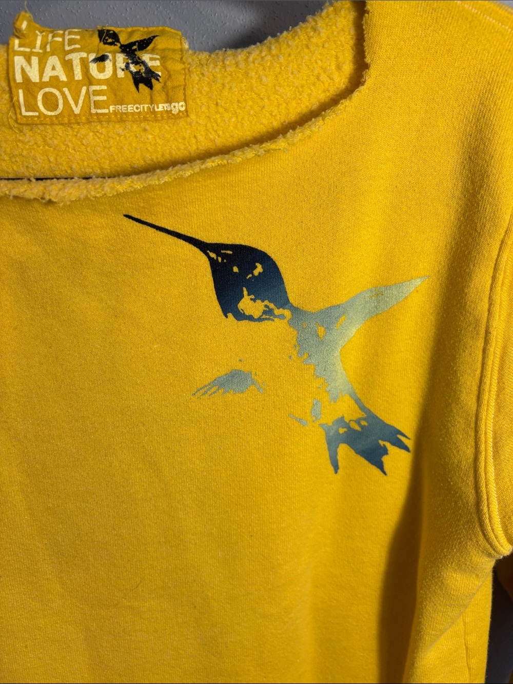 FREESTYLE Women’s Bright Yellow Raw-Neckline Pullover, Metallic Hummingbird, SM